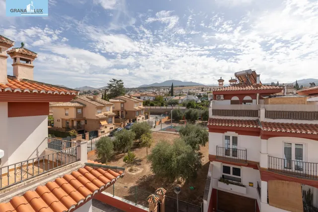 Adosada con 4 dormitorios, amplias terrazas y vistas a Granada y sierra nevada — 42
