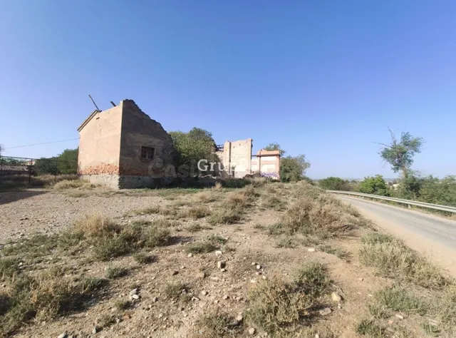 GRAN PARCELA CON INMUEBLES DIVERSOS EN LLIVIA IDEAL PARA RESTAURANTE CON GASOLINERA — 28