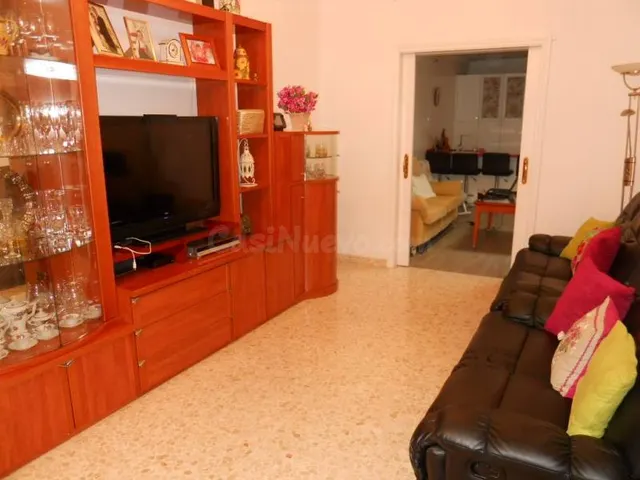 CASA CON COCHERA GRANDE, COCINA COMEDOR