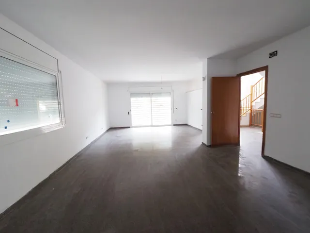 SE VENDA CASA UNIFAMILIAR EN CUBELLES, ZONA MAS TRADER — 2