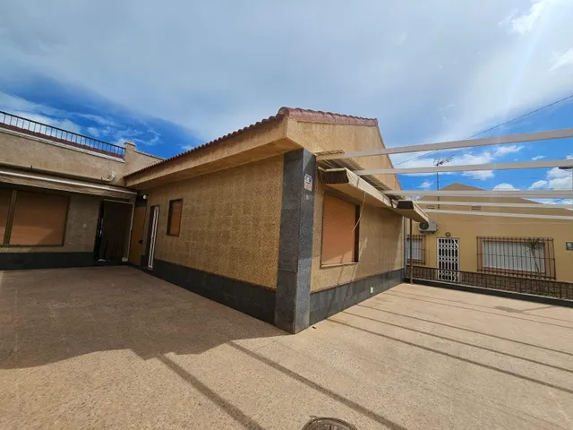 ESPECTACULAR CHALET EN PRIMERA LÍNEA DE PLAYA — 9