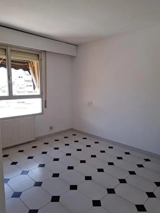 Amplio piso con 4 dormitorios y vistas al mar y Benidorm en zona Levante. — 20