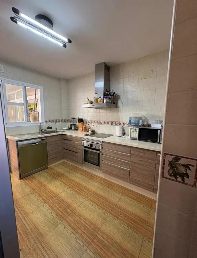 Amplia y Luminosa Vivienda con Atico en Ubicación Privilegiada Calle Vilches! — 10