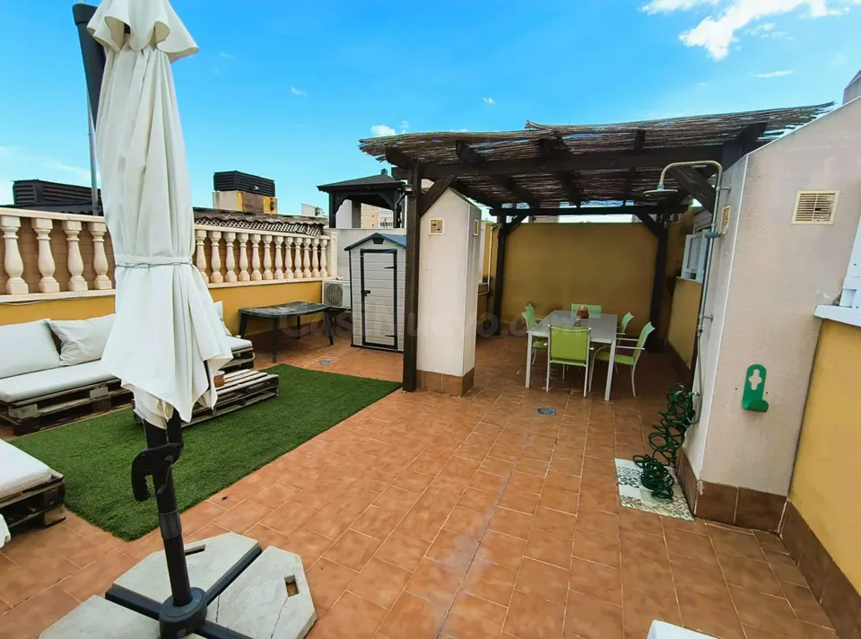 VENTA DE EXCLUSIVO BUNGALOW ÁTICO CON ESPECTACULAR TERRAZA