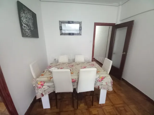 Piso en alquiler en Torrelavega - foto 2