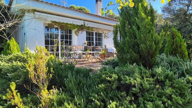 Precioso chalet con espectacular piscina y jardín autóctono — 3
