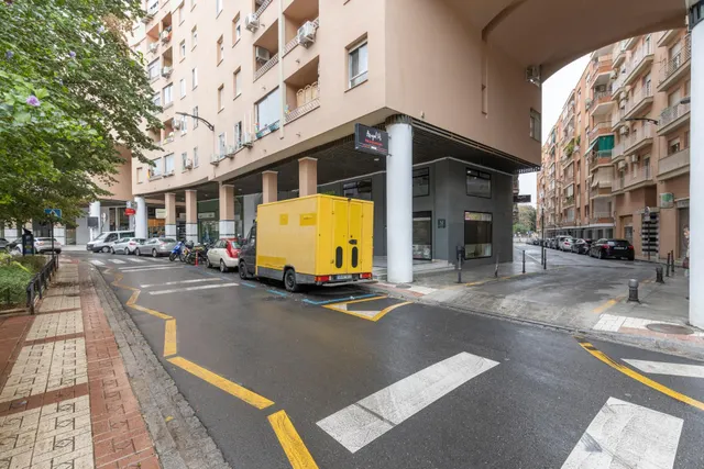 Local comercial en venta en calle agustina de aragón — 20