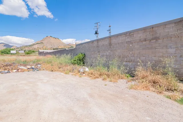 FINCA EN ATARFE CON DOS NAVES Y COBERTIZO — 38