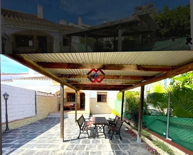 Chalet con gran potencial, solárium y parcela privada en Tor