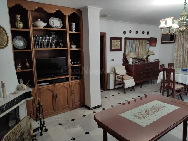 ¡Tu Nuevo Hogar en el Corazón de Cabra por Solo €176,000! - foto 2