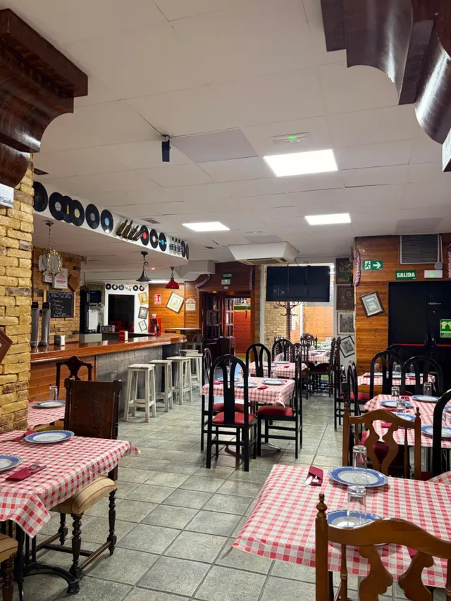 TRASPASO DE PIZZERÍA EN TORREVIEJA · LOCAL REFORMADO CON TERRAZA Y AMPLIA COCINA EQUIPADA — 8