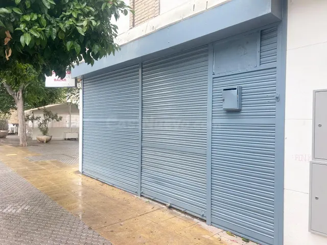 LOCAL COMERCIAL EN CALLE ABRIL - foto 3