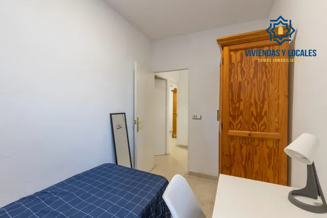 Piso ideal para inversión con alta rentabilidad junto a facultades de  Cartuja en Granada — 10