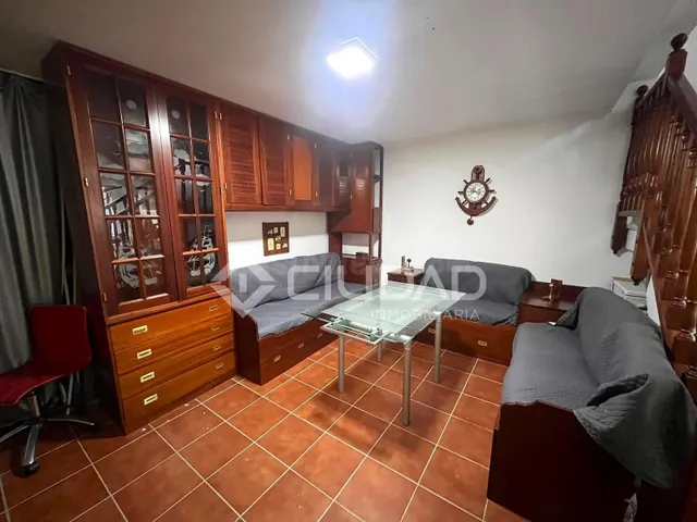 Castillete de esquina con amplio espacio exterior — 37