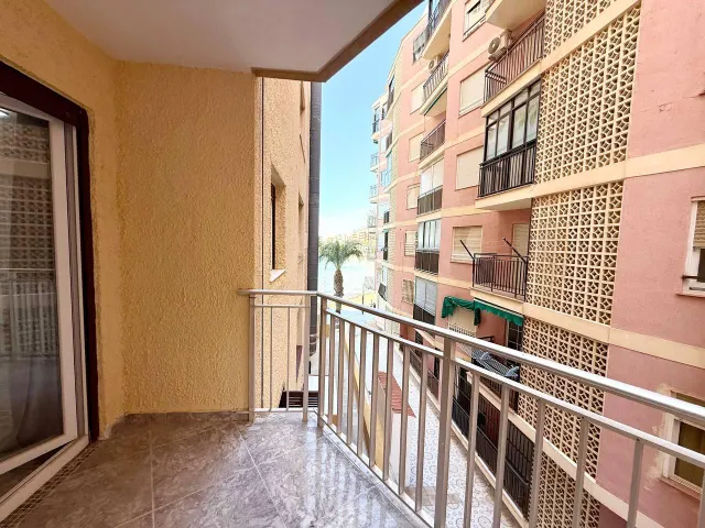 Apartamento reformado de 2 dormitorios en primera línea de Playa del Cura con vistas laterales al mar — 13