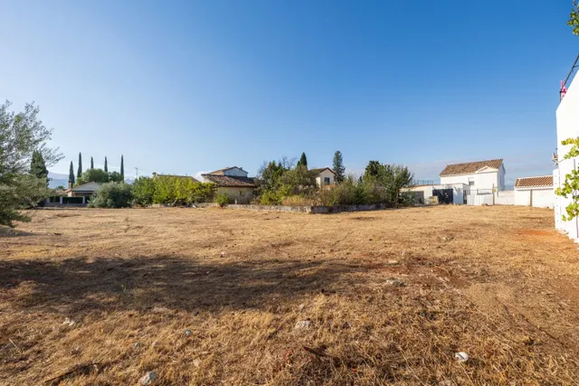 Compra tu parcela para hacer la casa de tus sueños a 5 min de Granada. Huétor Vega — 5