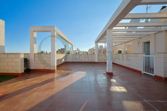 Ático con vistas al mar y solárium privado de 76 m2 en Coveta Fumá. — 30