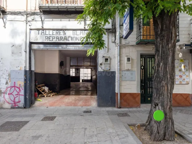 CONJUNTO DE PISOS Y PLANTA BAJA EN GRANADA CON 490 m2 — 4