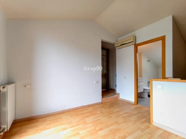 ÁTICO DÚPLEX CON TERRAZA PRIVADA JUNTO A RICARD VINYES — 38