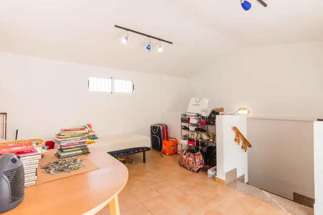 Dúplex amplio de 5 dormitorios con patio, terraza y buhardilla en San José de la Montaña — 36