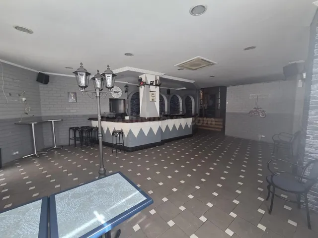 Oportunidad de Inversión: Local Comercial en Trobajo del Cam - foto 5