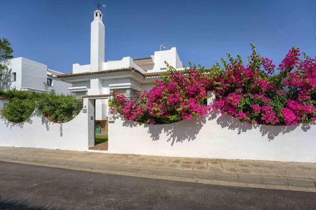 Exclusiva Villa de lujo situada en un enclave privilegiado d - foto 2