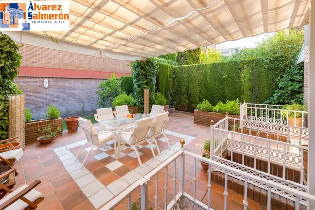 CHALET ADOSADO EN ZONA LA CALETA — 14
