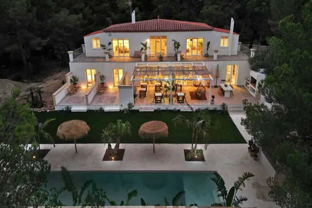¡EXCLUSIVA! Casa de lujo en zona privilegiada de alto standi