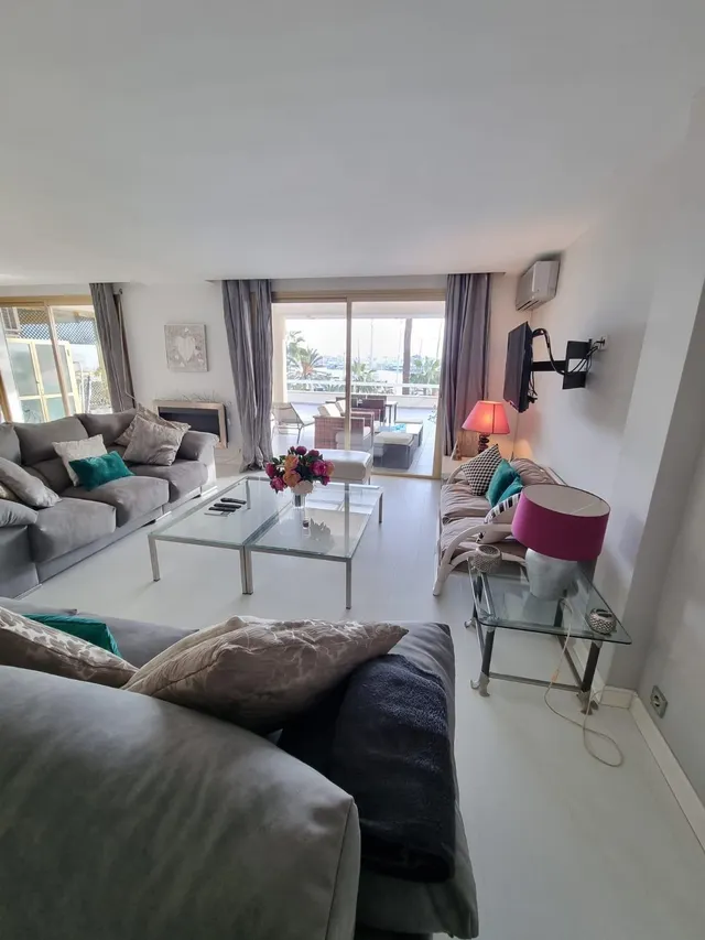 Impresionante Apartamento de Diseño Alquiler Temporada hasta 8 meses Paseo Marítimo primera línea de mar — 10