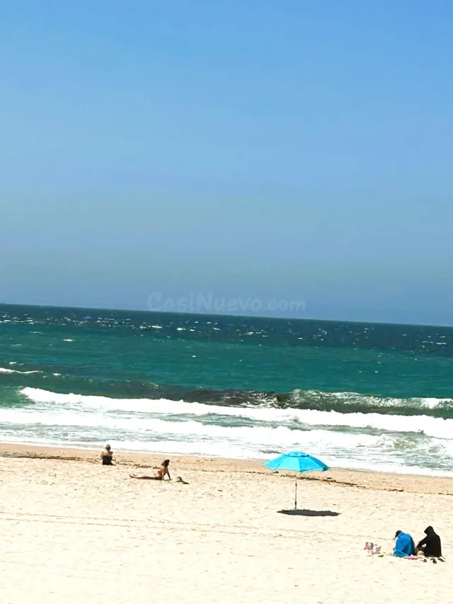 Apartamento de tres dormitorios en primera linea de playa - foto 3