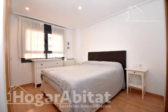 Seminuevo con piscina, garaje, trastero y terraza cerca del mar — 11
