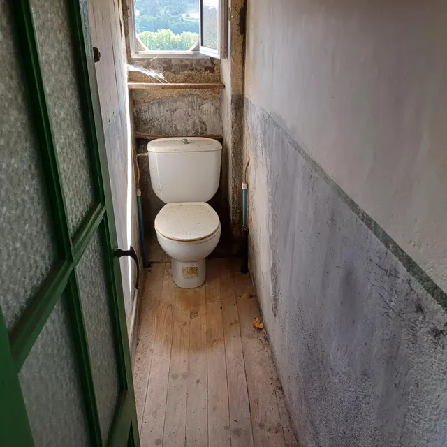 CASA EN VENTA PARA RESTAURAR — 48