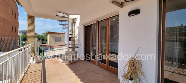 ¡FINQUES BAIXADOR PRESENTA ESTA CASA A 4 VIENTOS EN LA PLAYA! — 29