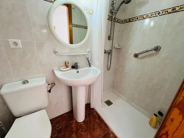 Chalet adosado de 3 dormitorios con garaje y piscina comunitaria en Playa Flamenca — 24