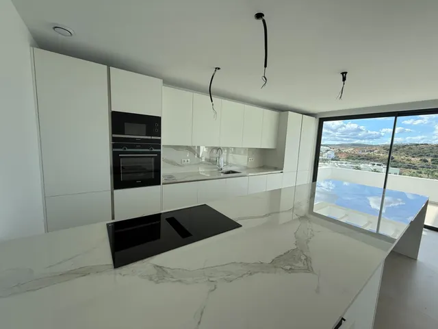Ático de Lujo con Piscina Infinity Privada en Estepona — 10