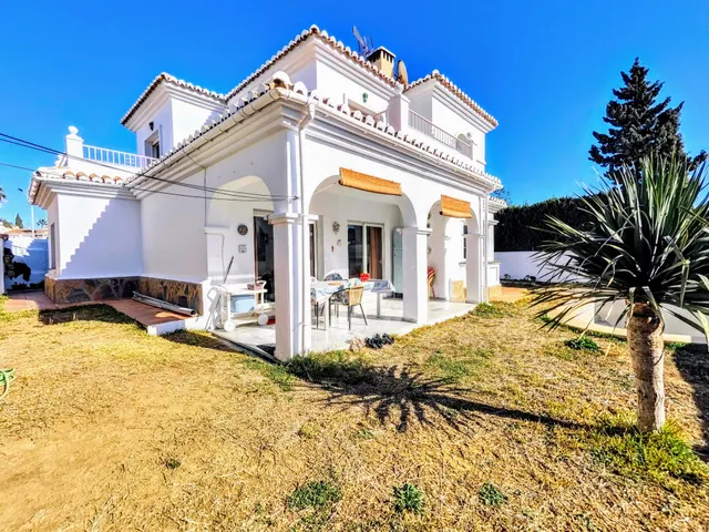 VILLA INDEPENDIENTE EN ZONA PLAZA SOLYMAR A 500 M DE LA PLAYA !!! — 44