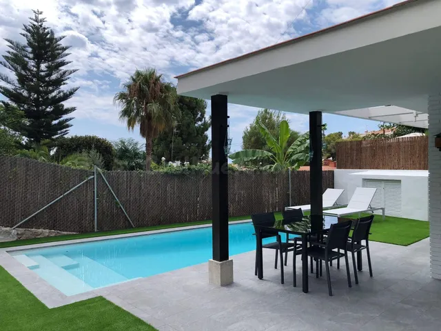 Preciosa casita con jardín y piscina privados en Vallpineda - foto 4