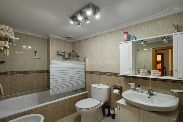Hermoso ático amoblado con terraza privada y piscina comunit - foto 5