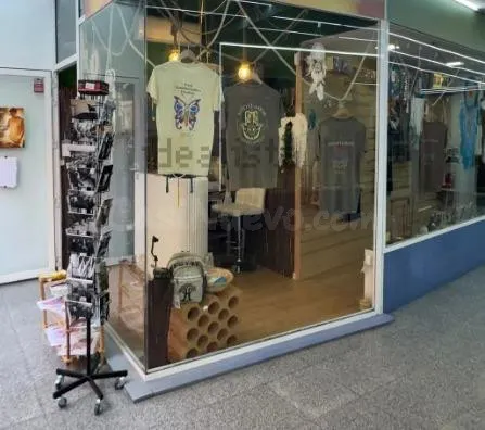 16 metros de escaparate a pie de calle, junto a Plaza de los - foto 2