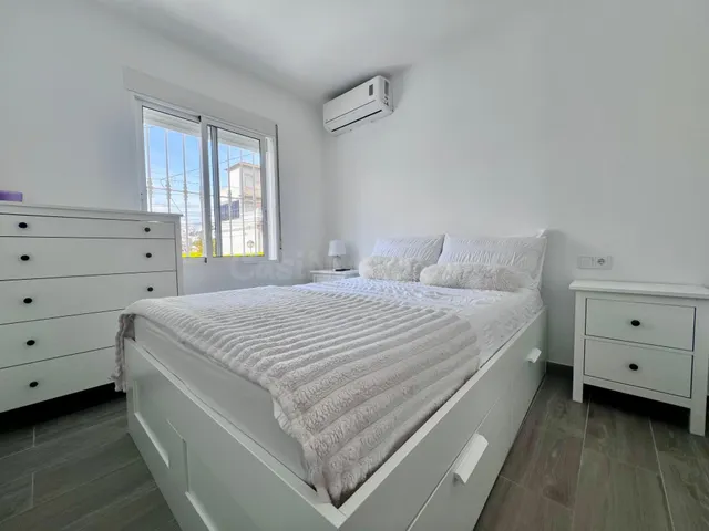 Villa de 5 dormitorios y 4 baños en San Miguel de Salinas (Alicante) — 22