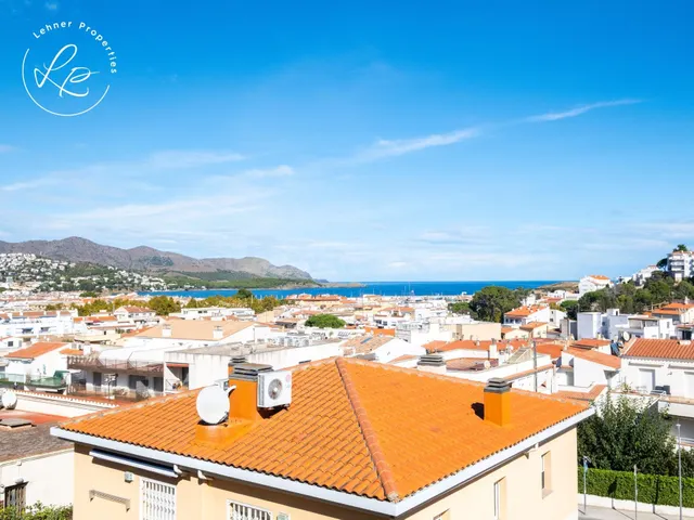 CASA CON VISTAS AL MAR Y A TAN SOLO 300 METROS DE LA PLAYA E