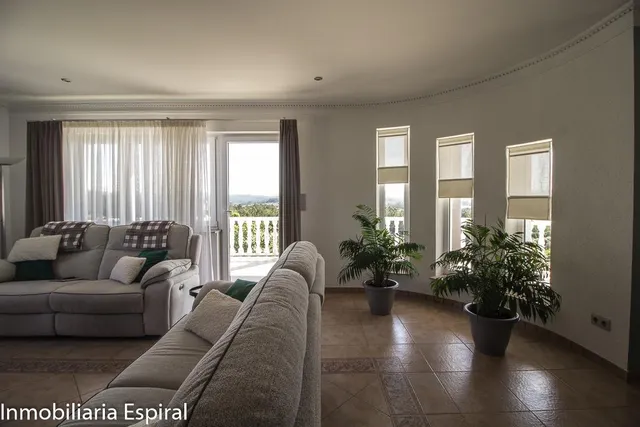 Impresionante Chalet en Abegondo con Vistas al Valle . — 18