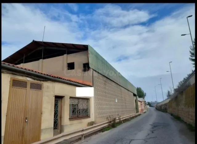 NAVE INDUSTRIAL EN FLIX CON PUENTE GRUA 6 TM - foto 4