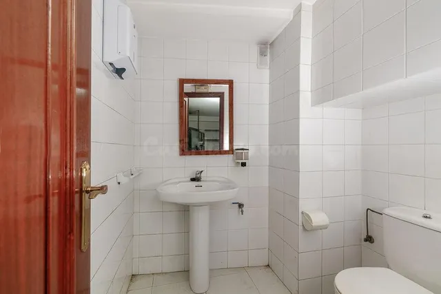 ¡Oportunidad única! Local comercial en venta en Vigo - foto 4
