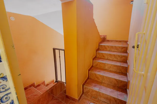 CASA UNIFAMILIAR CON TERRENO URBANO Y GRANDES POSIBILIDADES EN OFRA — 49