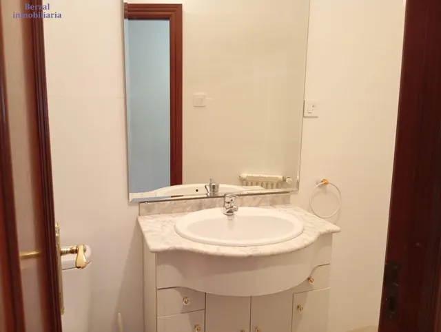 Amplio y Luminoso Piso en San Antón, Logroño - €395.000 — 23