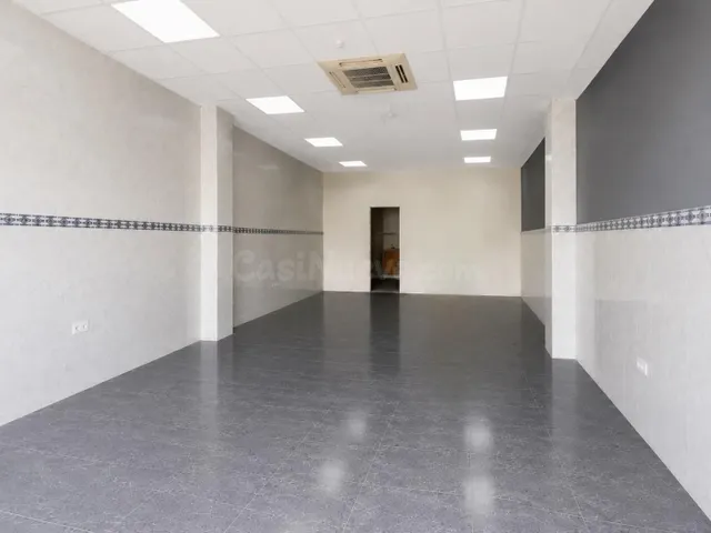 Local comercial en planta baja · Huércal de Almería · 86 m2  - foto 2