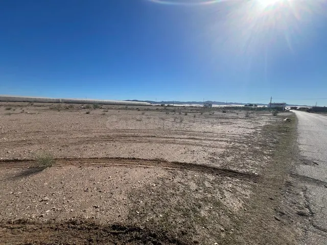 Terreno con uso industrial perfecta situación — 2