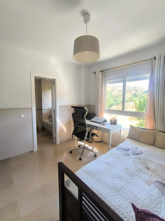 Calahonda - Piso 2 Dormitorios, Garaje, 4 Piscinas — 32