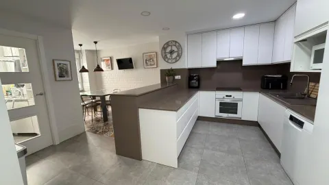 ESPECTACULAR VIVIENDA DE 195 M2 CON 4 DORMITORIOS EN PLENO BULEVAR GRAN CAPITÁN